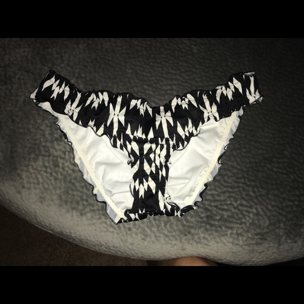 Victoria Secret Cheeky bottoms